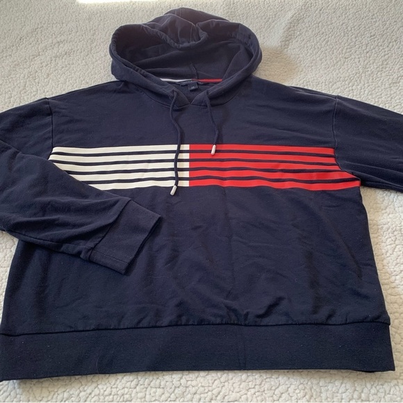 Tommy Hilfiger Women’s Cropped Hoodie - Picture 3 of 7